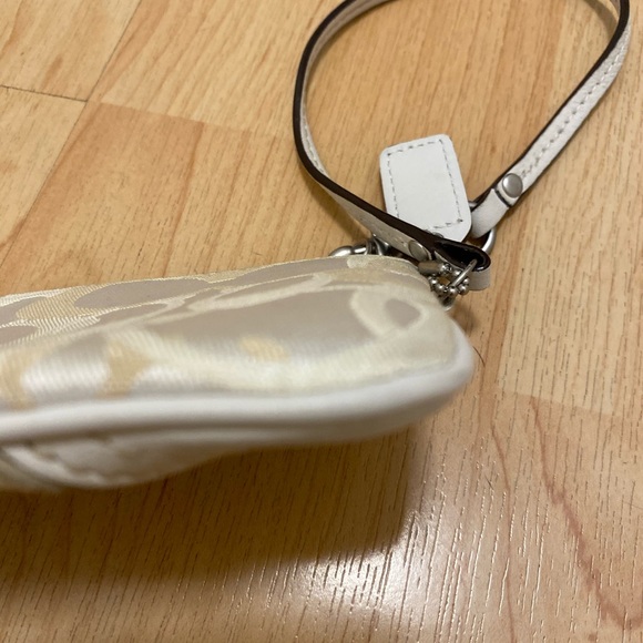 Coach wristlet - Picture 4 of 7